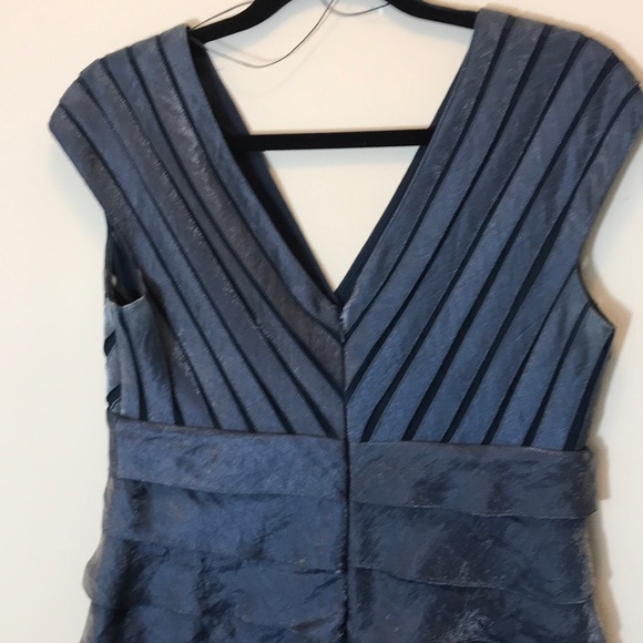 Adrianna Papell Gray V-Neck Dress Size 10 - Picture 4 of 9